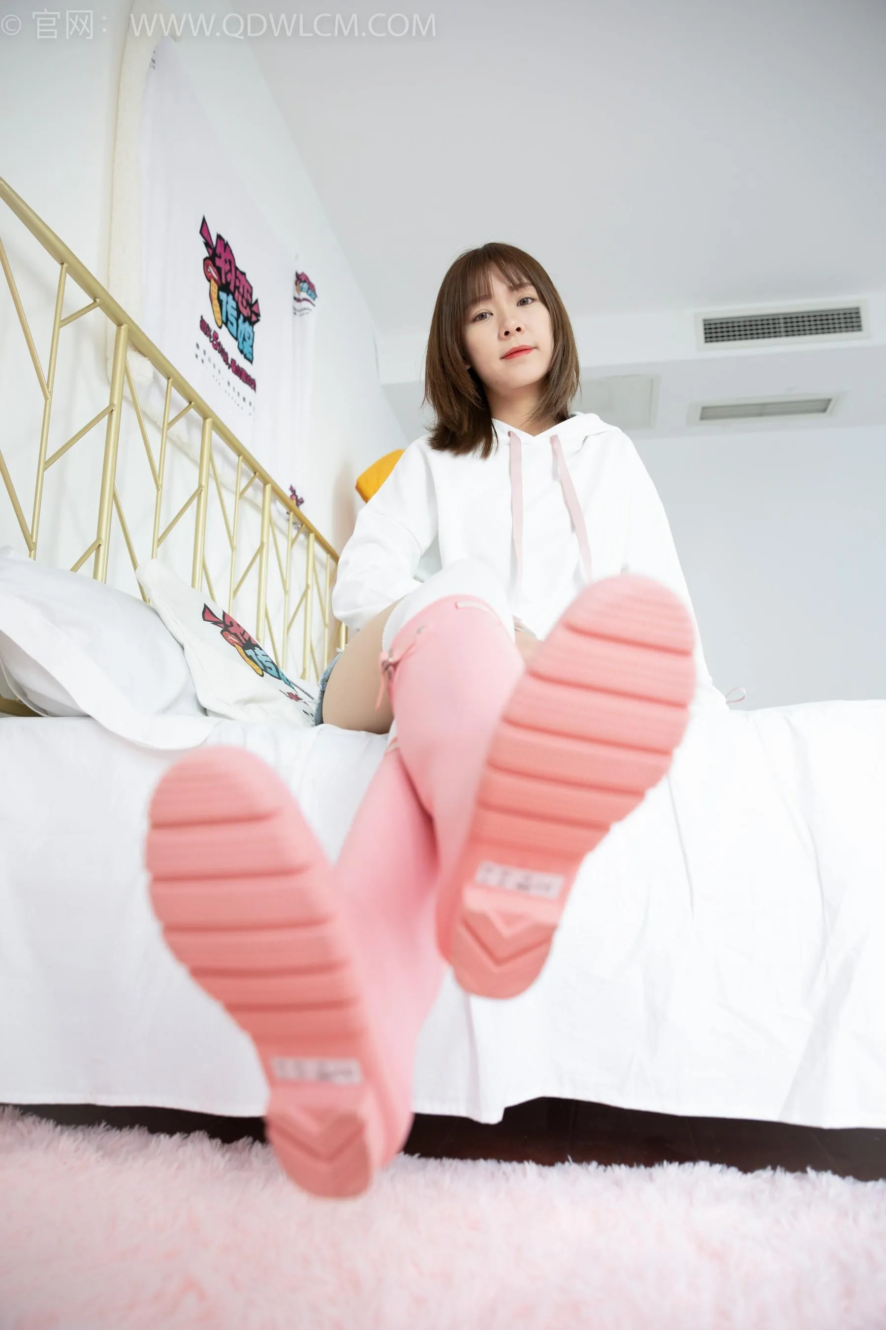 物恋传媒 NO.1509 婷婷-黑色的花 [162P]插图2
